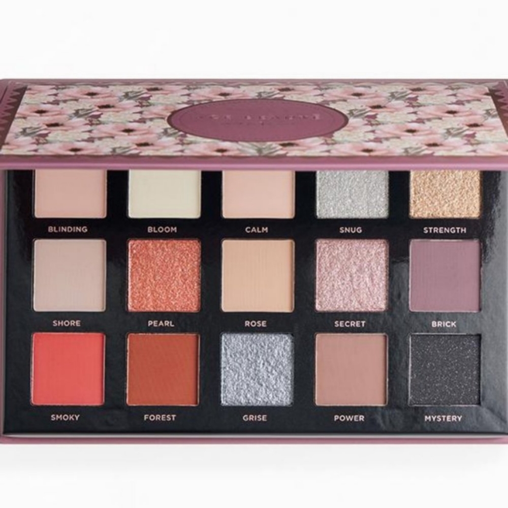 NEW ACE BEAUTÉ Smoky Roses Eyeshadow Palette Full Size